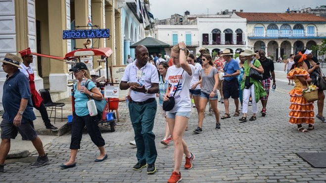Cuba accueille un million de touristes étrangers depuis le début de l'année - ảnh 1
